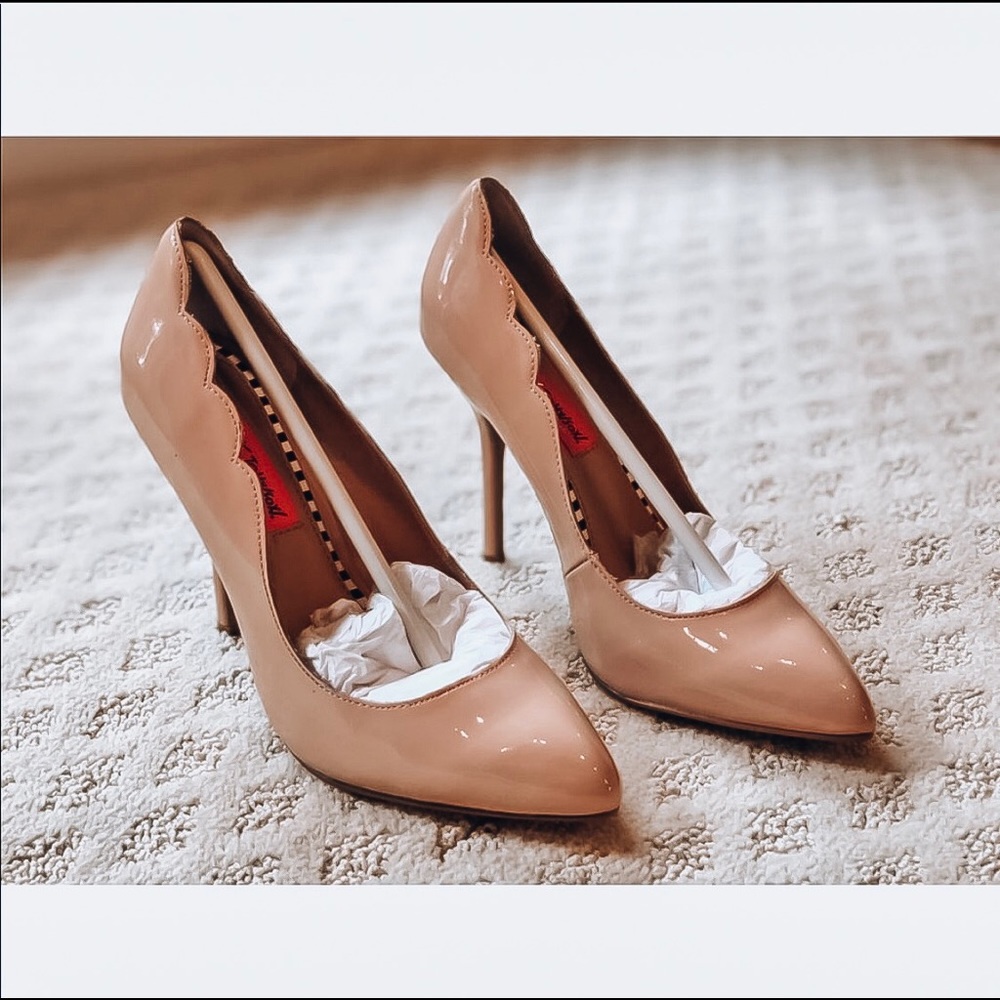 Betsey Johnson ‘Raciee’ Nude Patent Leather Pump